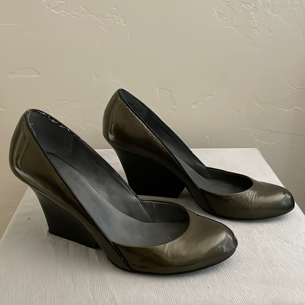 Nine West 6.5 Gray Funky-Heeled Pumps